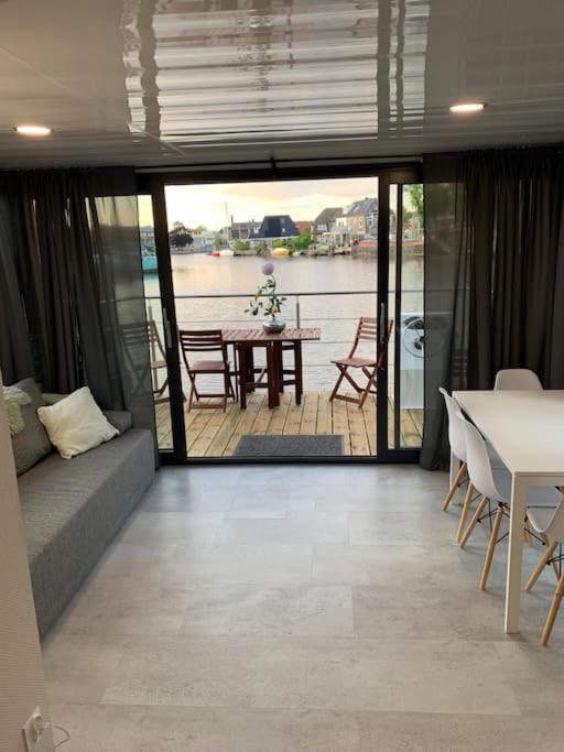 Unique New Houseboat Moored 4 Daire Zwartsluis Dış mekan fotoğraf