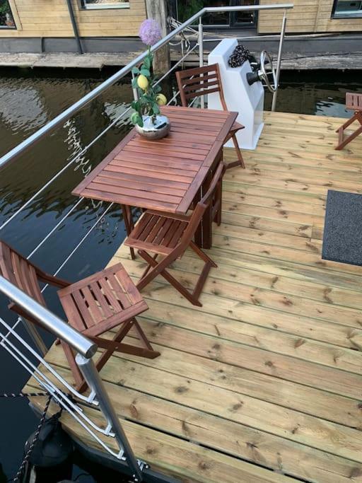 Unique New Houseboat Moored 4 Daire Zwartsluis Dış mekan fotoğraf