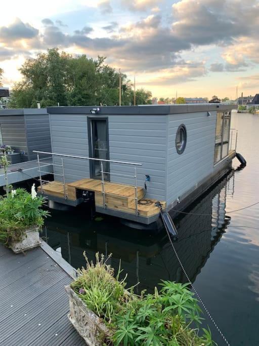 Unique New Houseboat Moored 4 Daire Zwartsluis Dış mekan fotoğraf